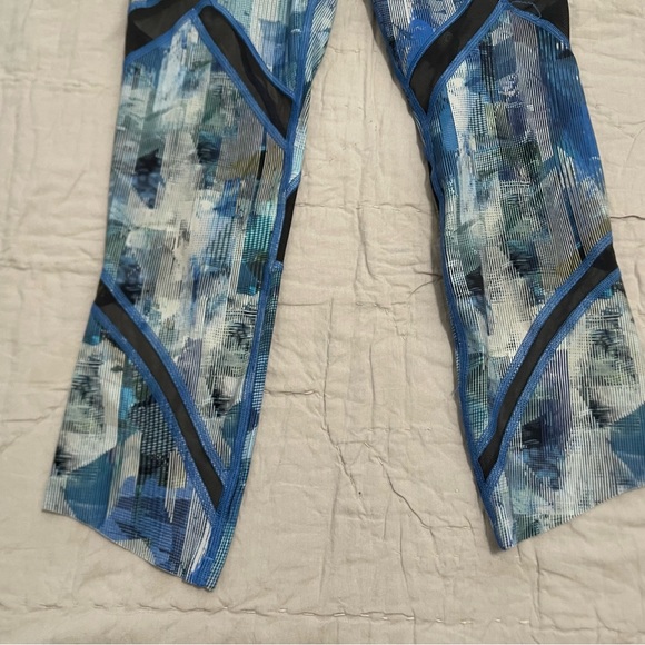 Lululemon On Pace Patterned Cropped Leggings Blue - Picture 4 of 12
